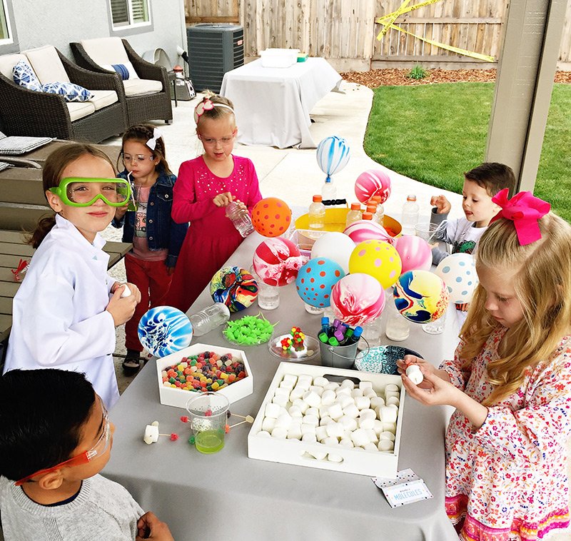 kids party entertainer

